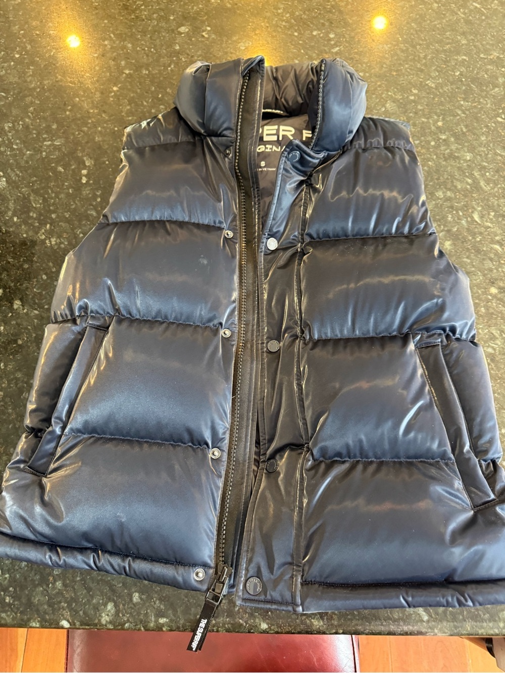 Aritzia Women’s Super Puff High Gloss Vest in Navy - Size Small -  Like New